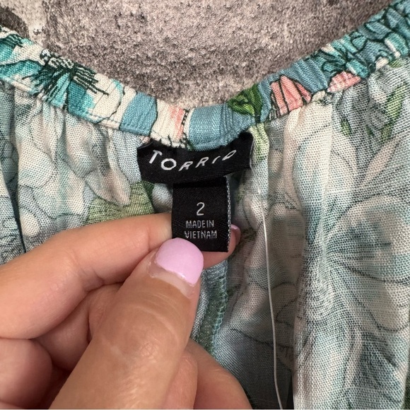 NWT Torrid Flutter Short Sleeve Blouse blue floral shirt top - Picture 5 of 11